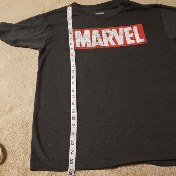 ❤ 3/$20 Gray Marvel tshirt - Picture 3 of 5